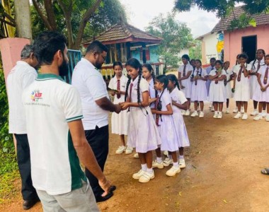 T/TN/Kiwulekada Vidyalaya gets school desks and chairs 